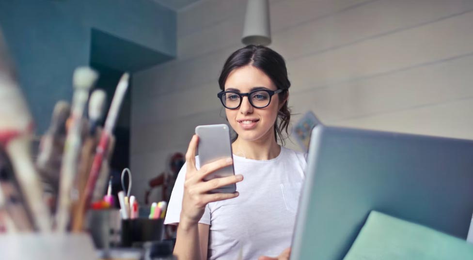 Picture of a woman starting a call